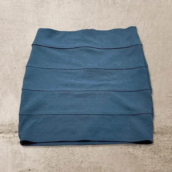 Charlotte Russe Pencil Skirt - Picture 1 of 3